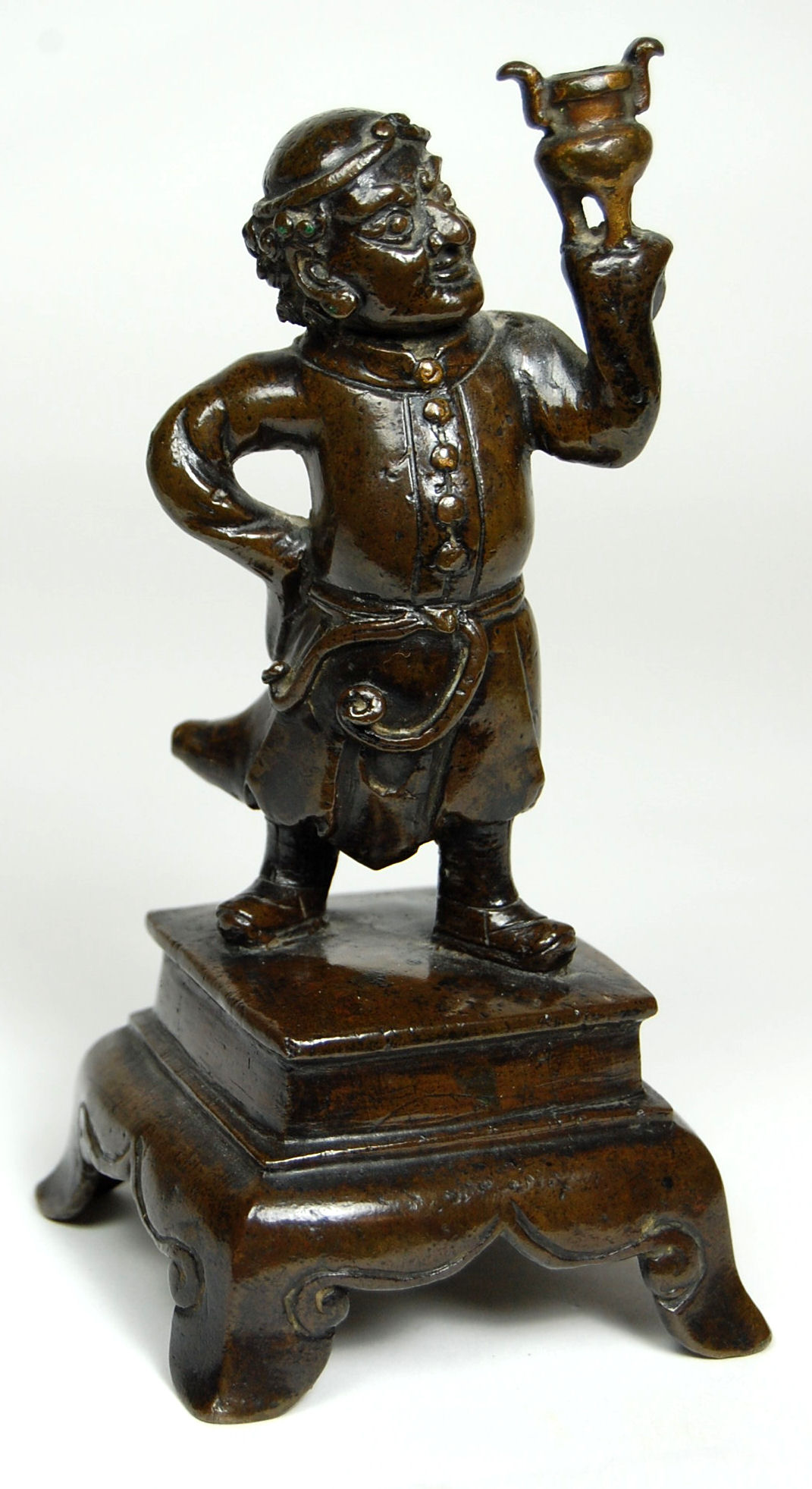 A 17th/18th century Chinese bronze figure of a foreign attendant