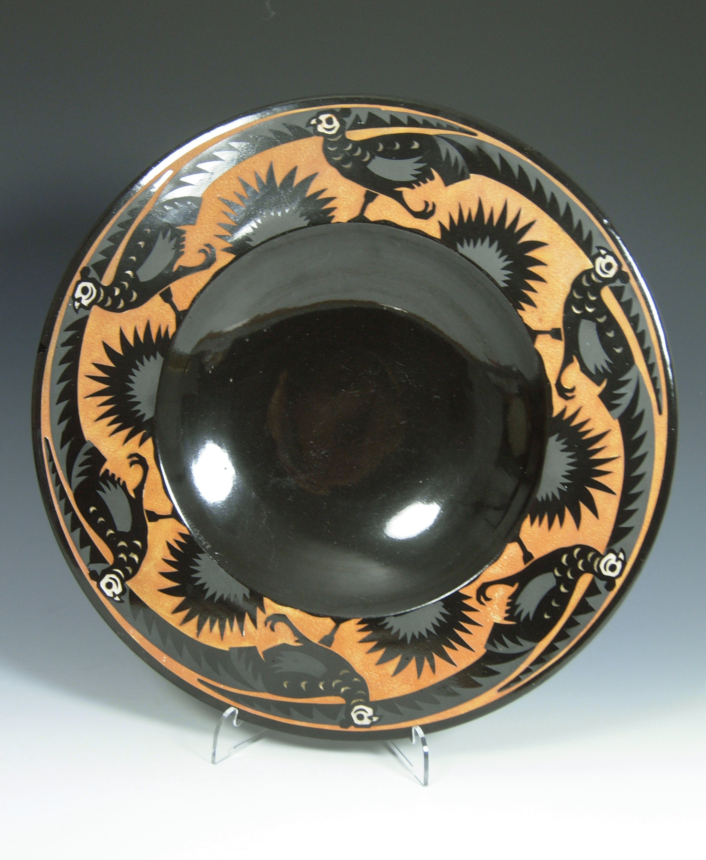 AN ART DECO CIRCULAR EARTHENWARE CHARGER