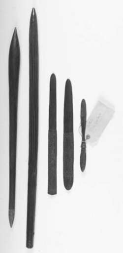 A Sudanese drinks club of reeded form