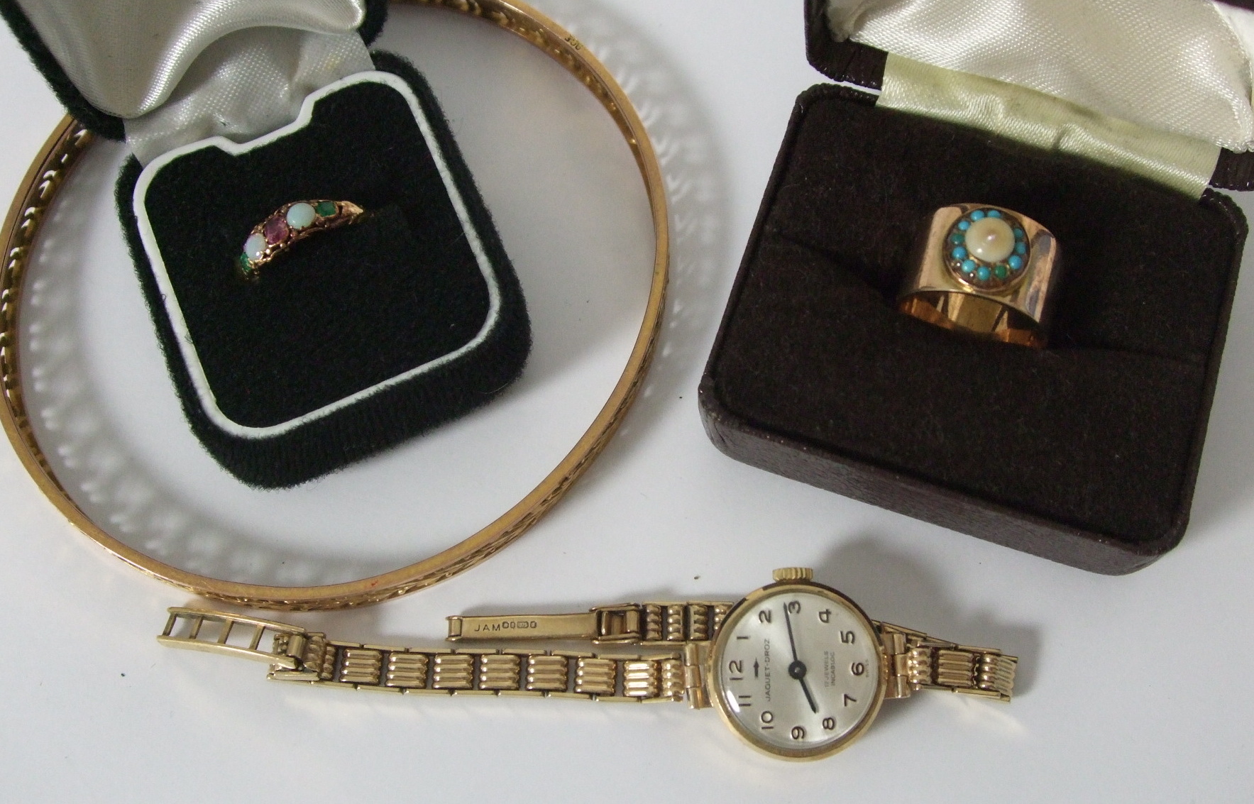 A 9ct gold stiff bangle