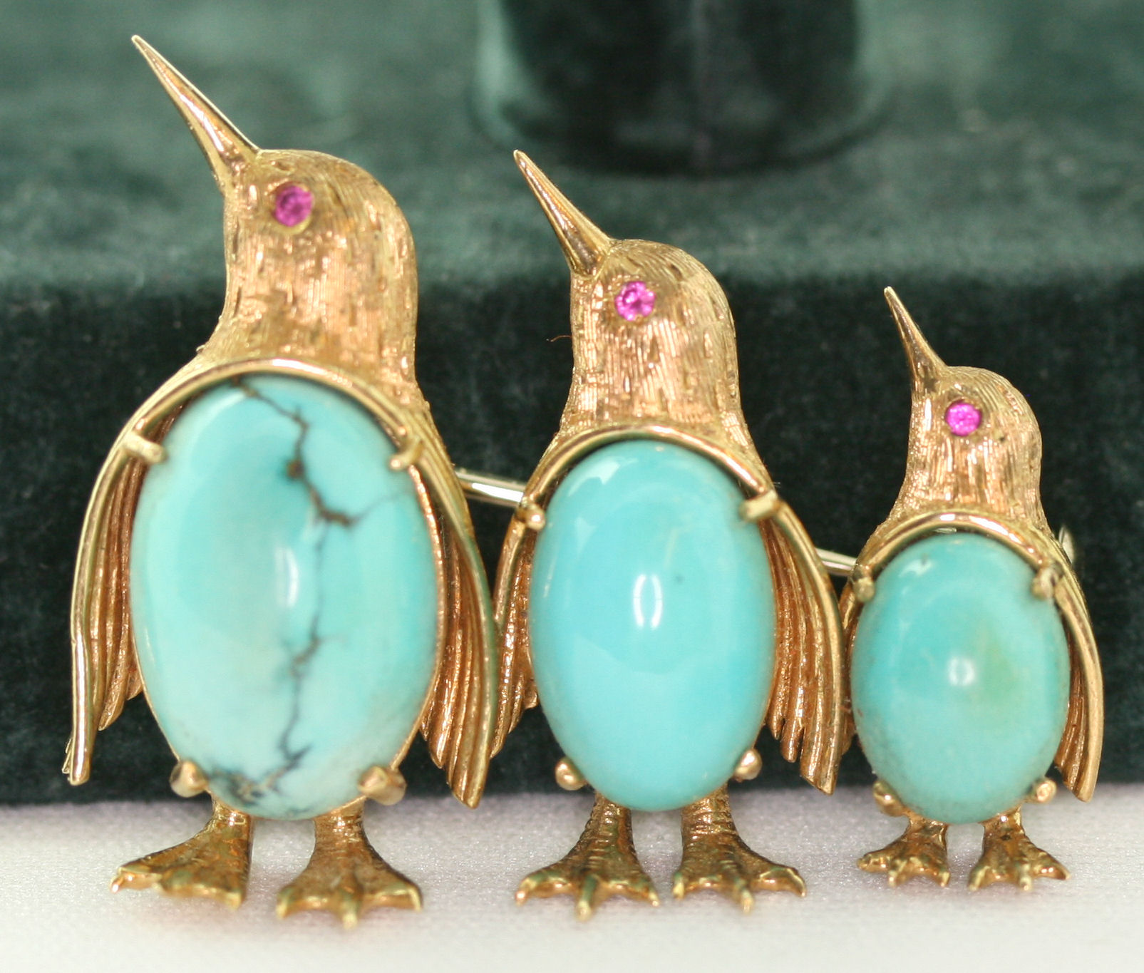 An 18ct gold novelty brooch