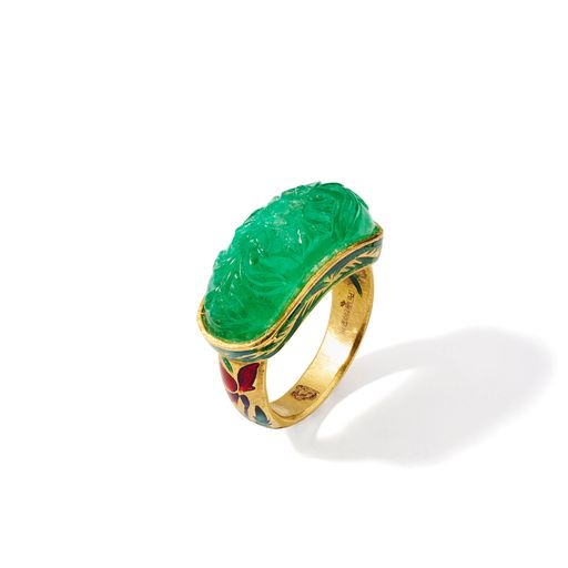 An Indian emerald and enamel ring