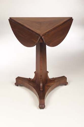 A William IV mahogany drop leaf occasional table,