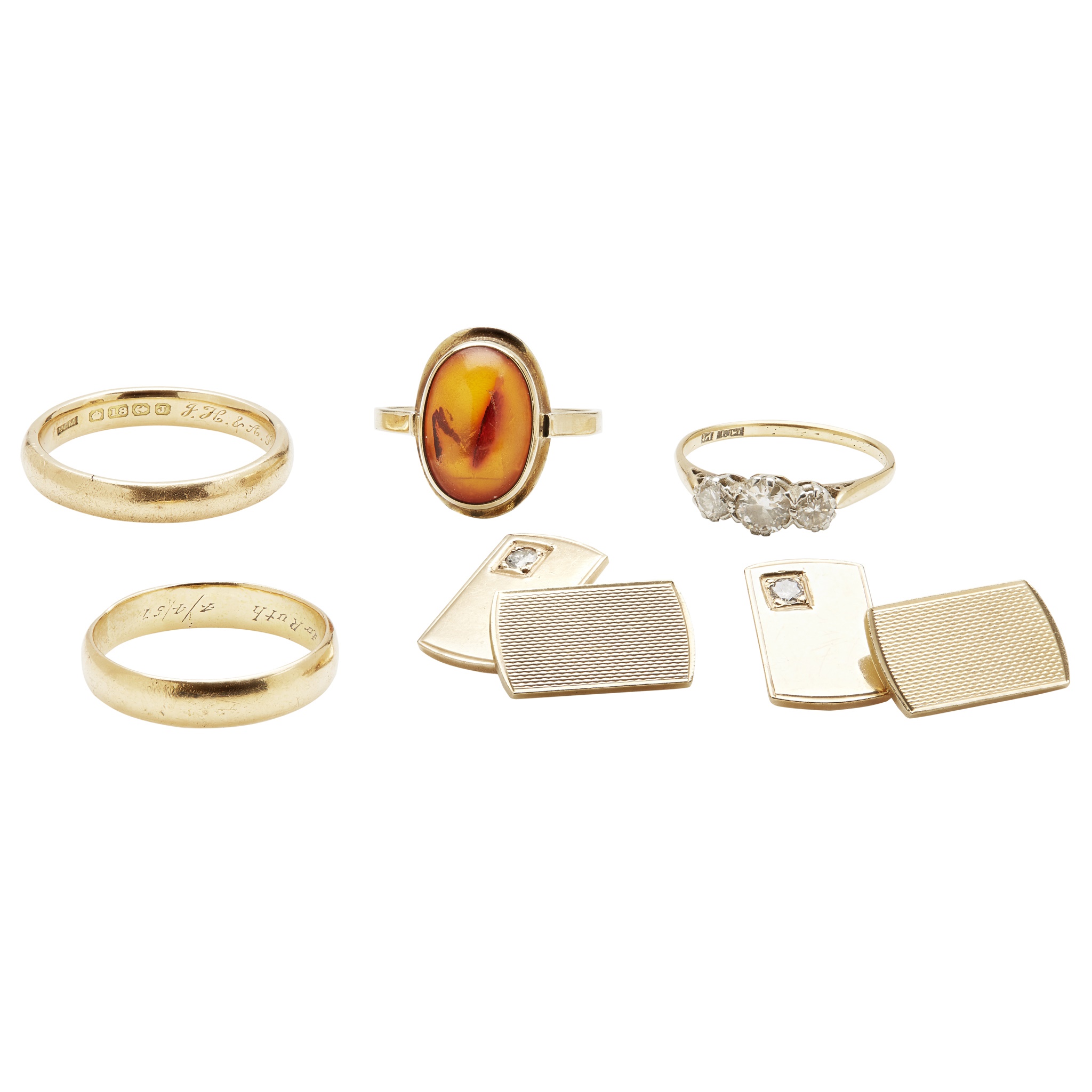 A collection of jewellery