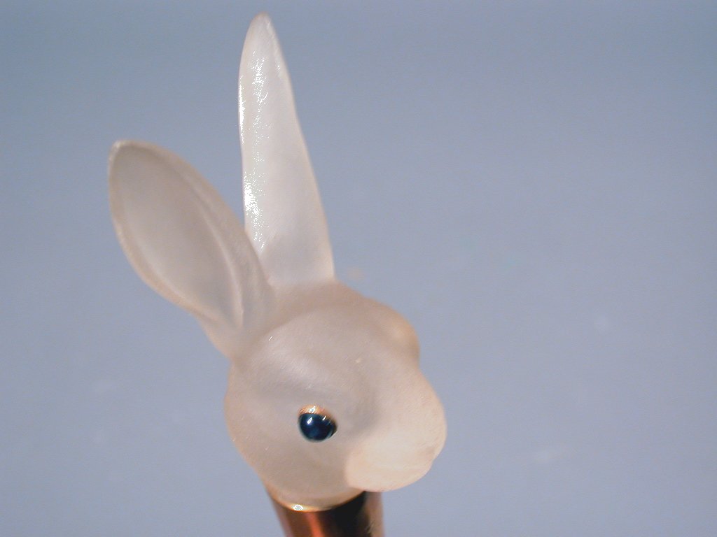 A moulded glass and gold cane handle