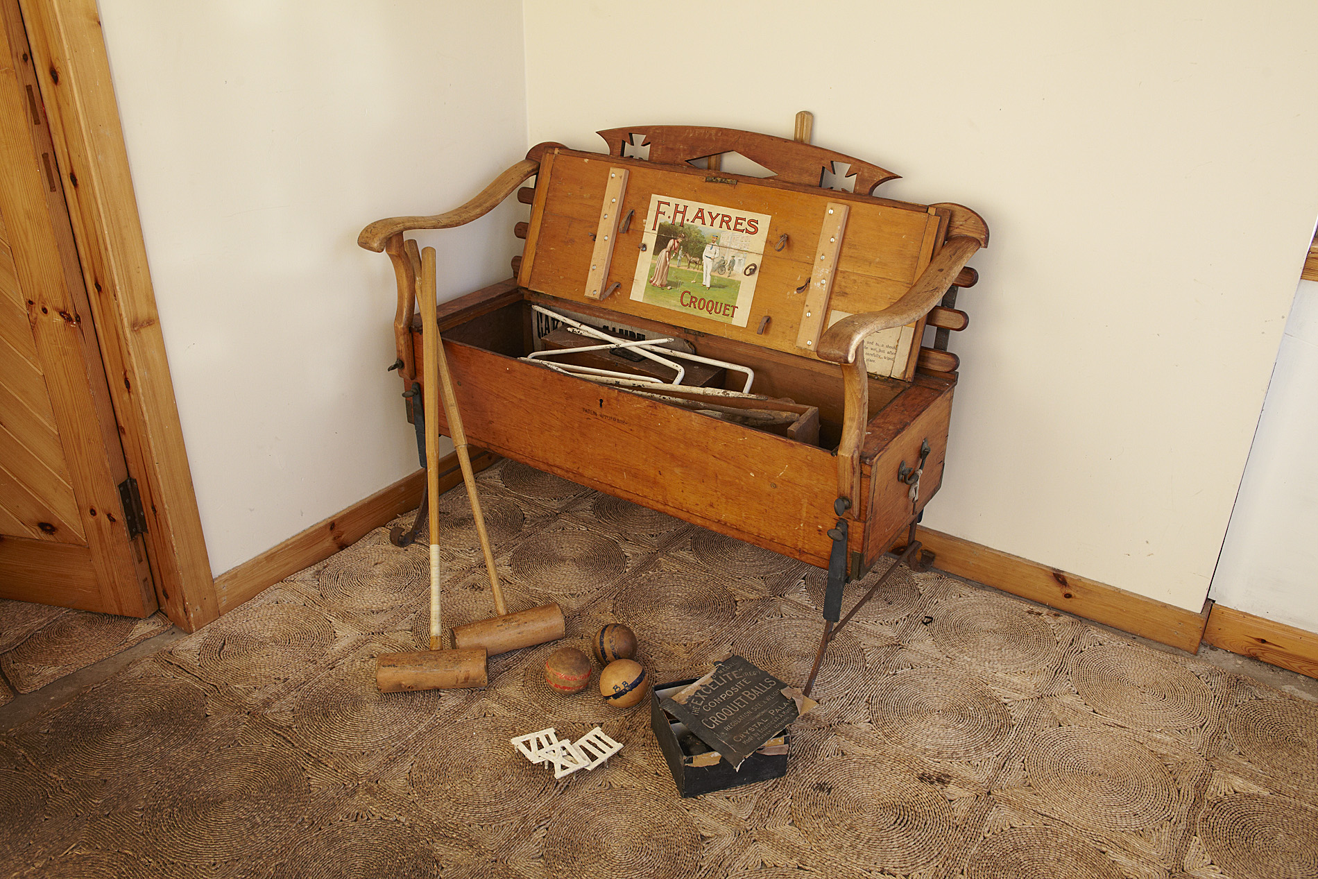 UNUSUAL METAMORPHIC CROQUET BOX/BENCH AND SET