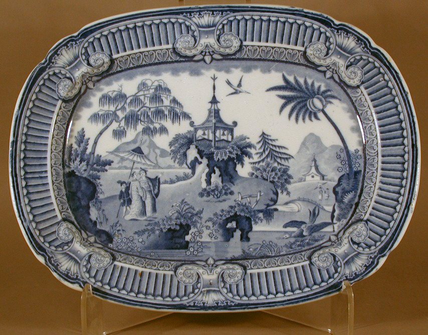 Two graduated scalloped English pearlware blue printed ashets