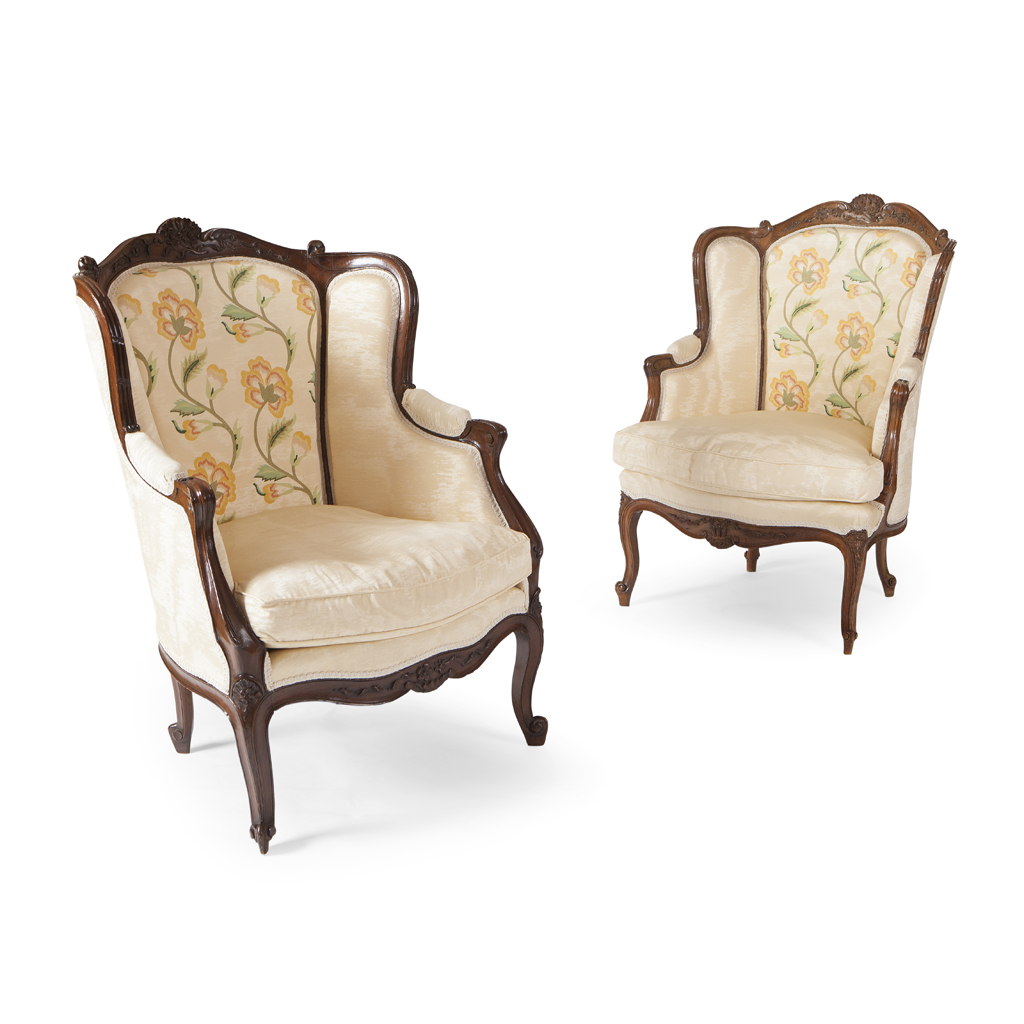 A NEAR PAIR OF LOUIS XV STYLE WALNUT FRAMED BERGÈRE À OREILLES
