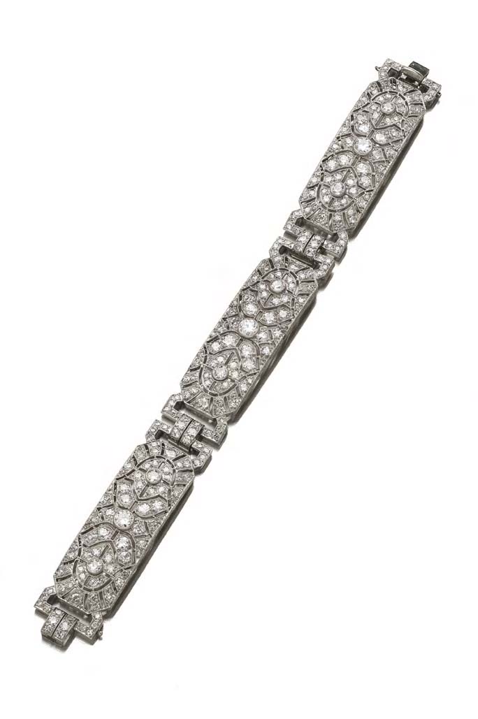 An elegant French Art Deco diamond bracelet,