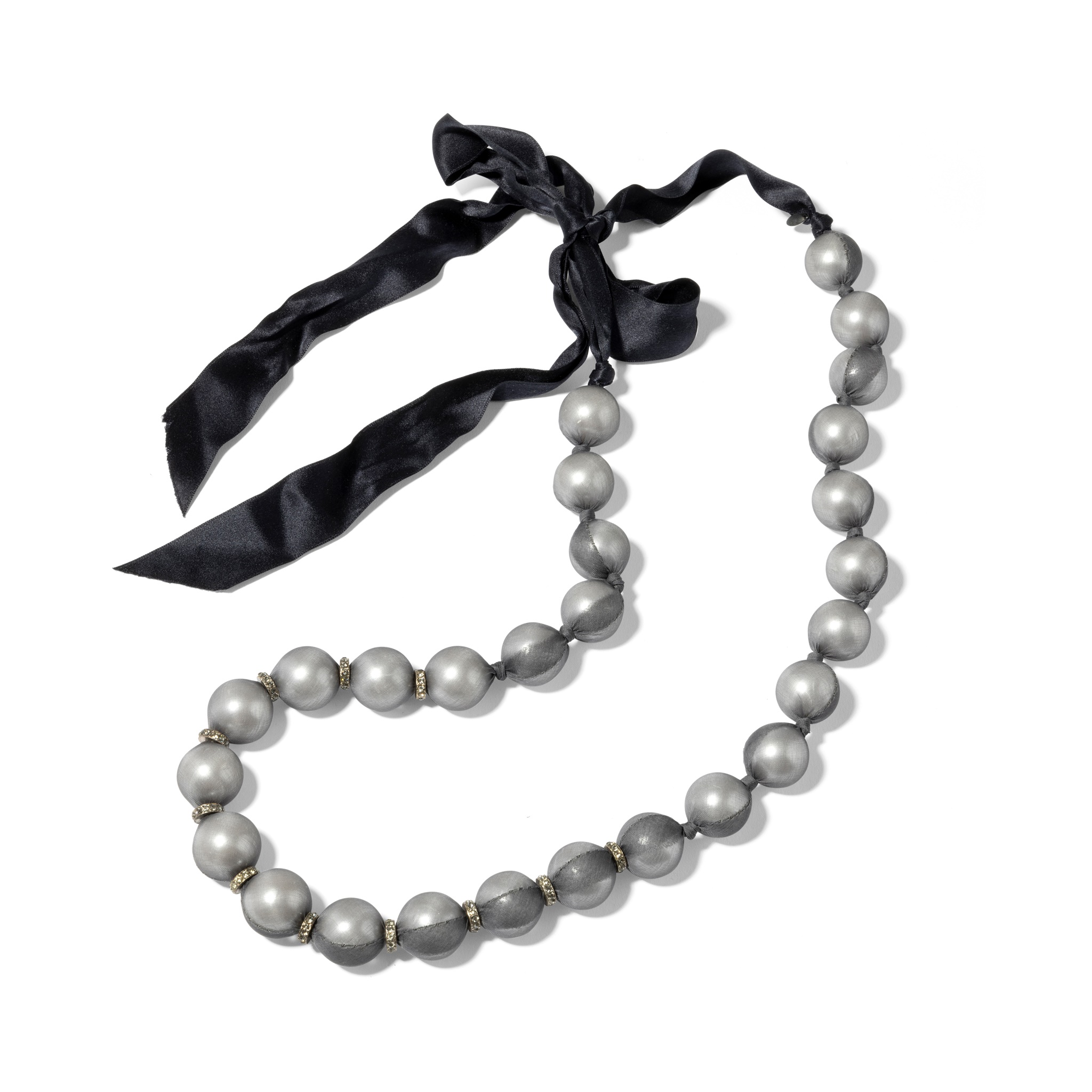Lanvin: An imitation pearl necklace