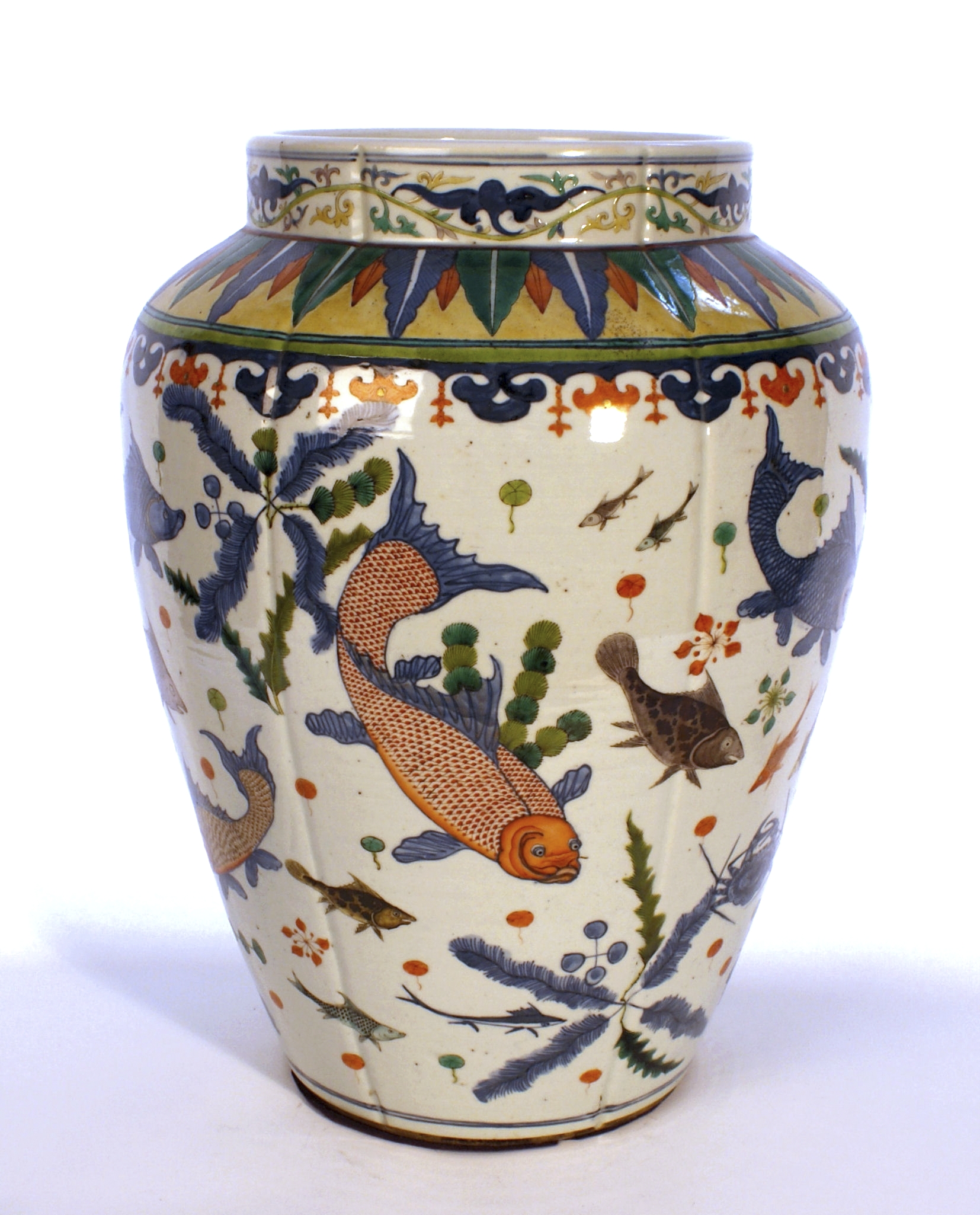 LARGE CHINESE VASE