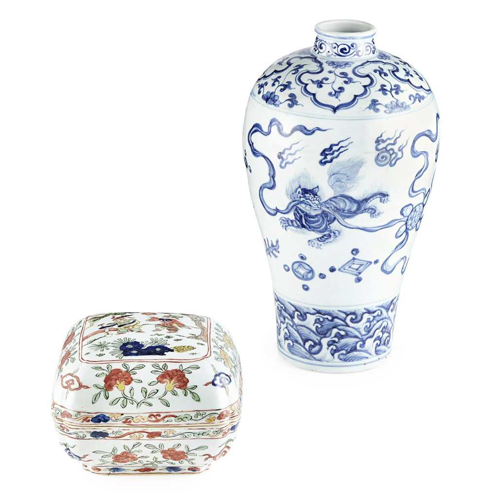BLUE AND WHITE MEIPING VASE