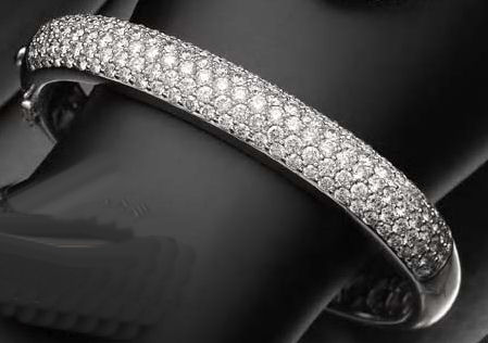 A diamond set hinged bangle,