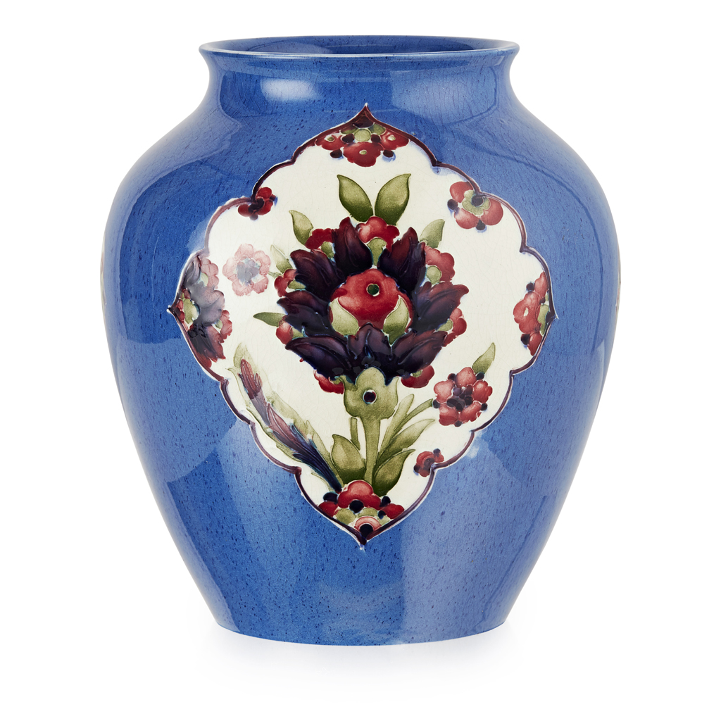 WILLIAM MOORCROFT (1872-1945) FOR MOORCROFT POTTERY
