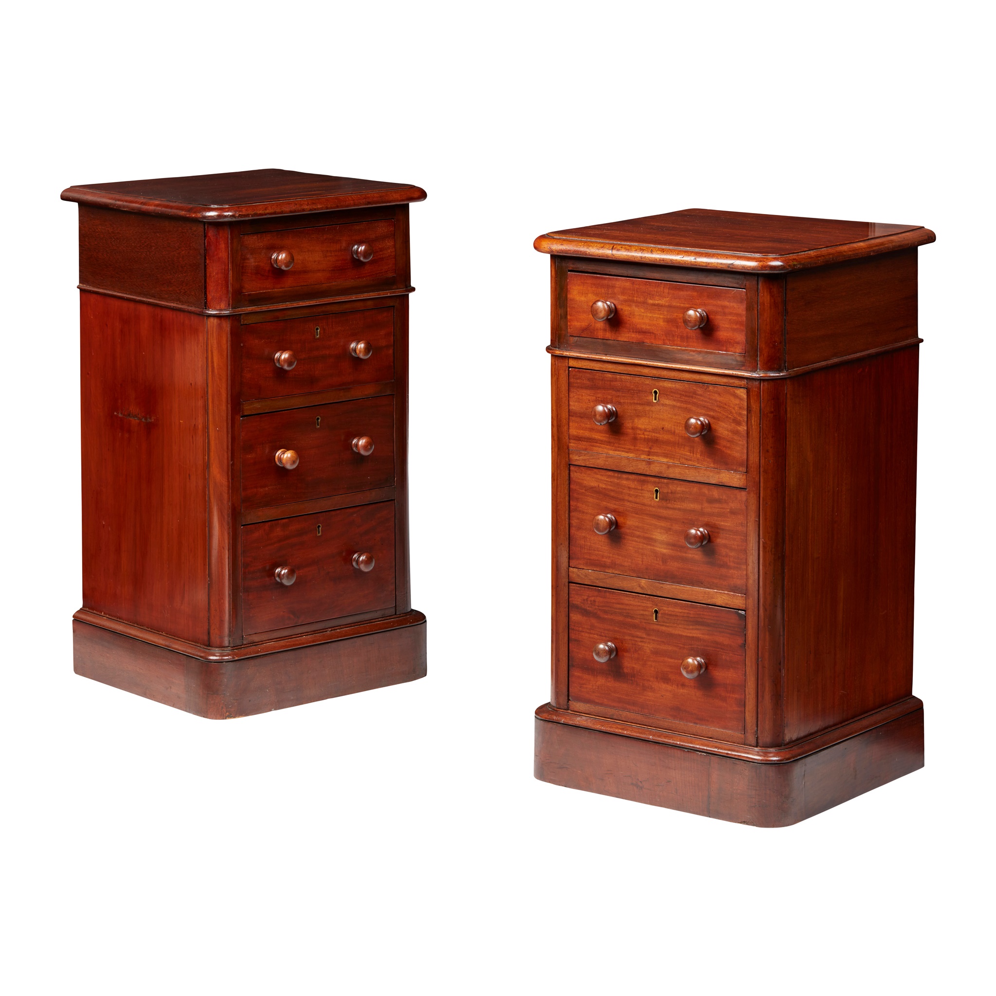 PAIR OF MAHOGANY BEDSIDE CHESTS