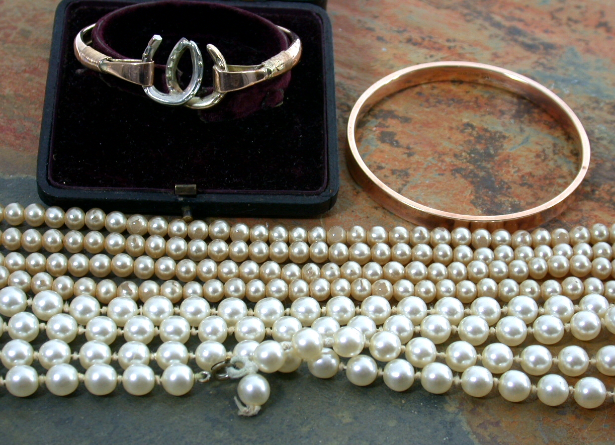 A collection of mostly Victorian jewellery,