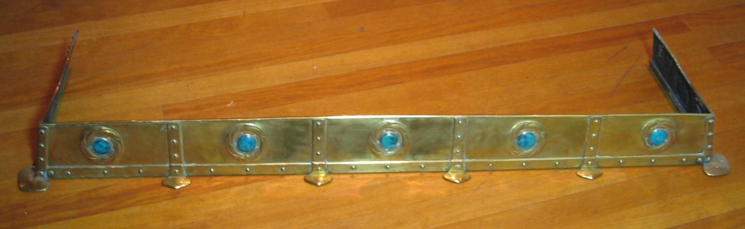 An Arts and Crafts brass fender,
