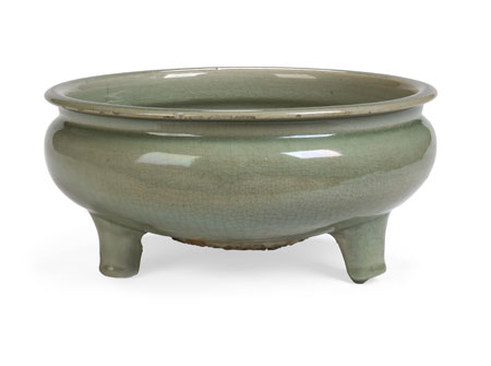 A 17th century provincial Chinese crackle glazed celadon bulb bowl