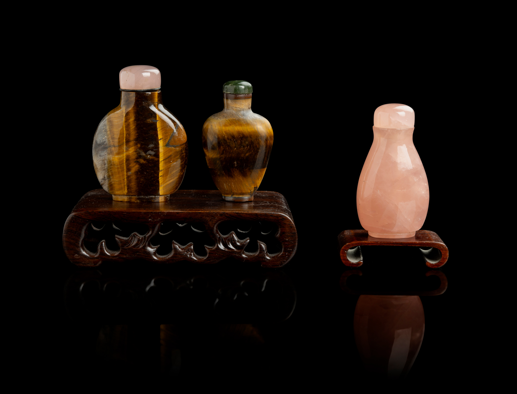 GROUP OF THREE SNUFF BOTTLES