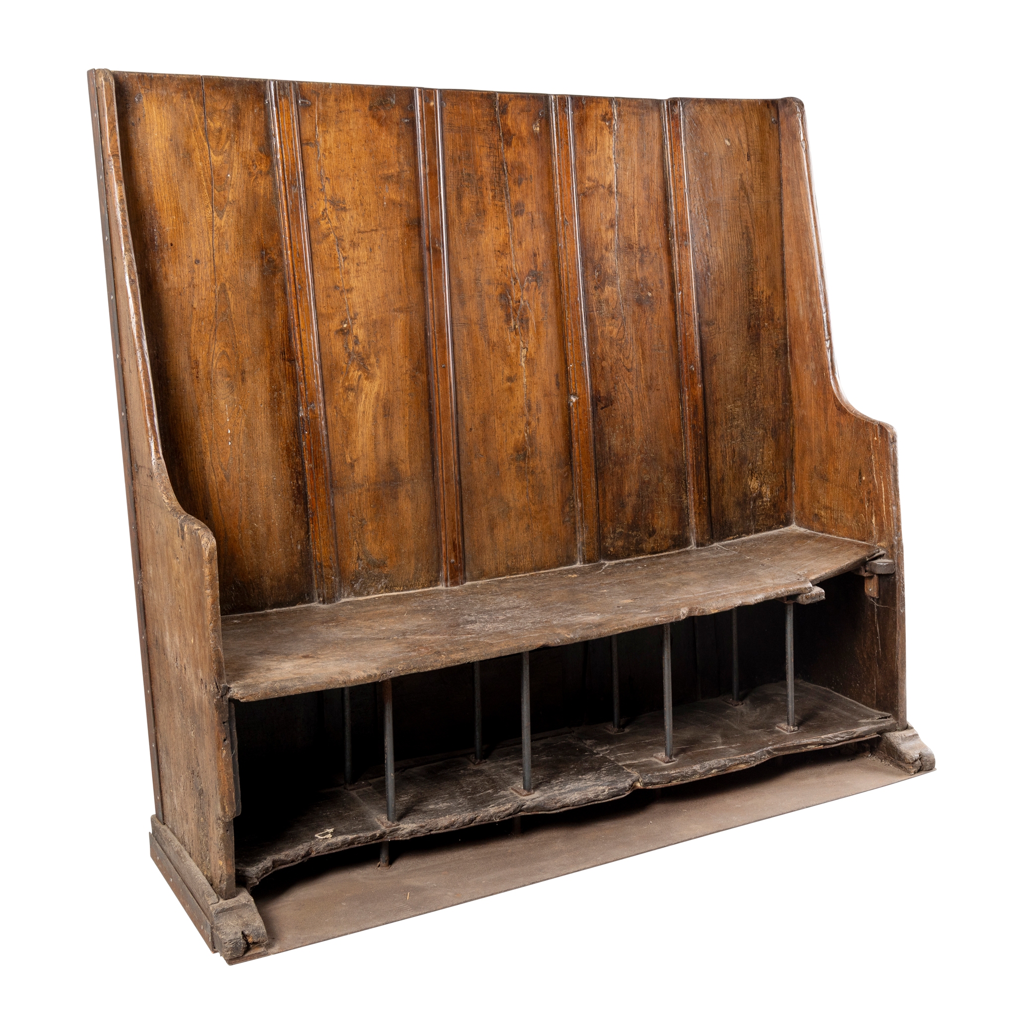 AN OAK HIGH BACK SETTLE