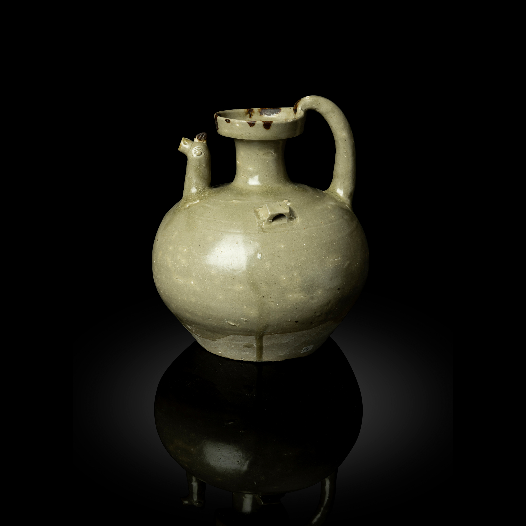 CHINESE YUE-WARE 'CHICKEN-HEAD' EWER