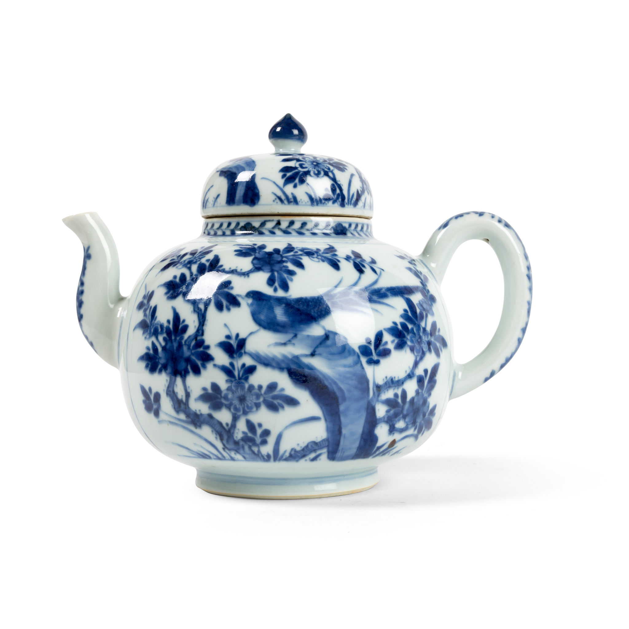LARGE CHINESE BLUE AND WHITE TEAPOT AND COVER