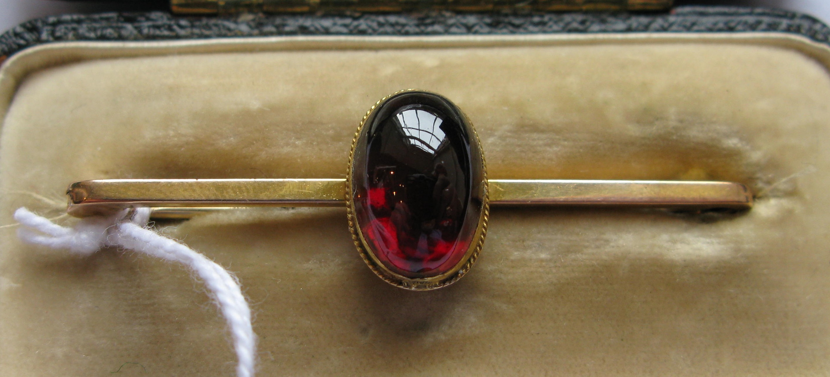 A mixed group of Victorian and other jewellery to include