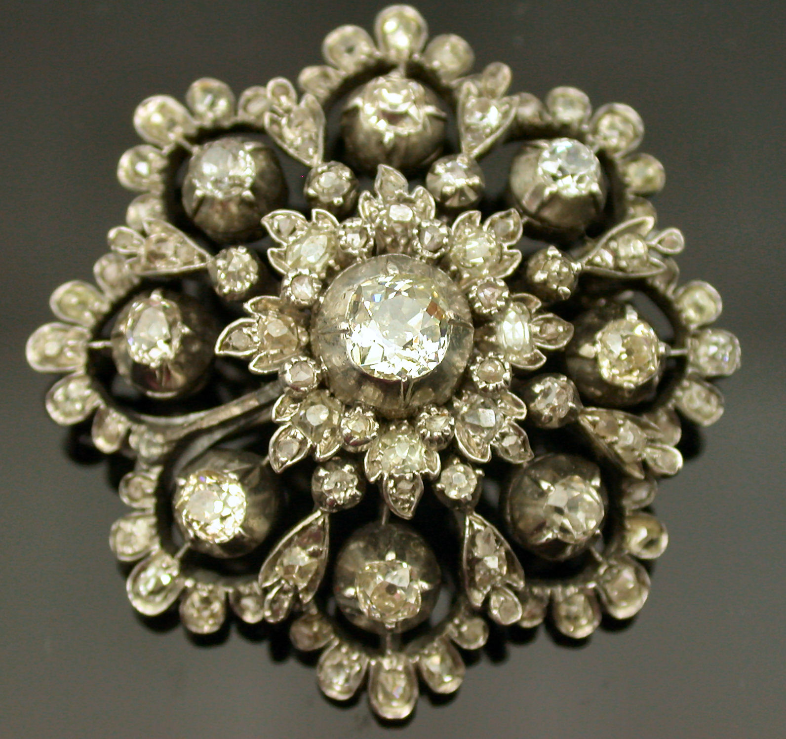 A diamond floral cluster brooch,