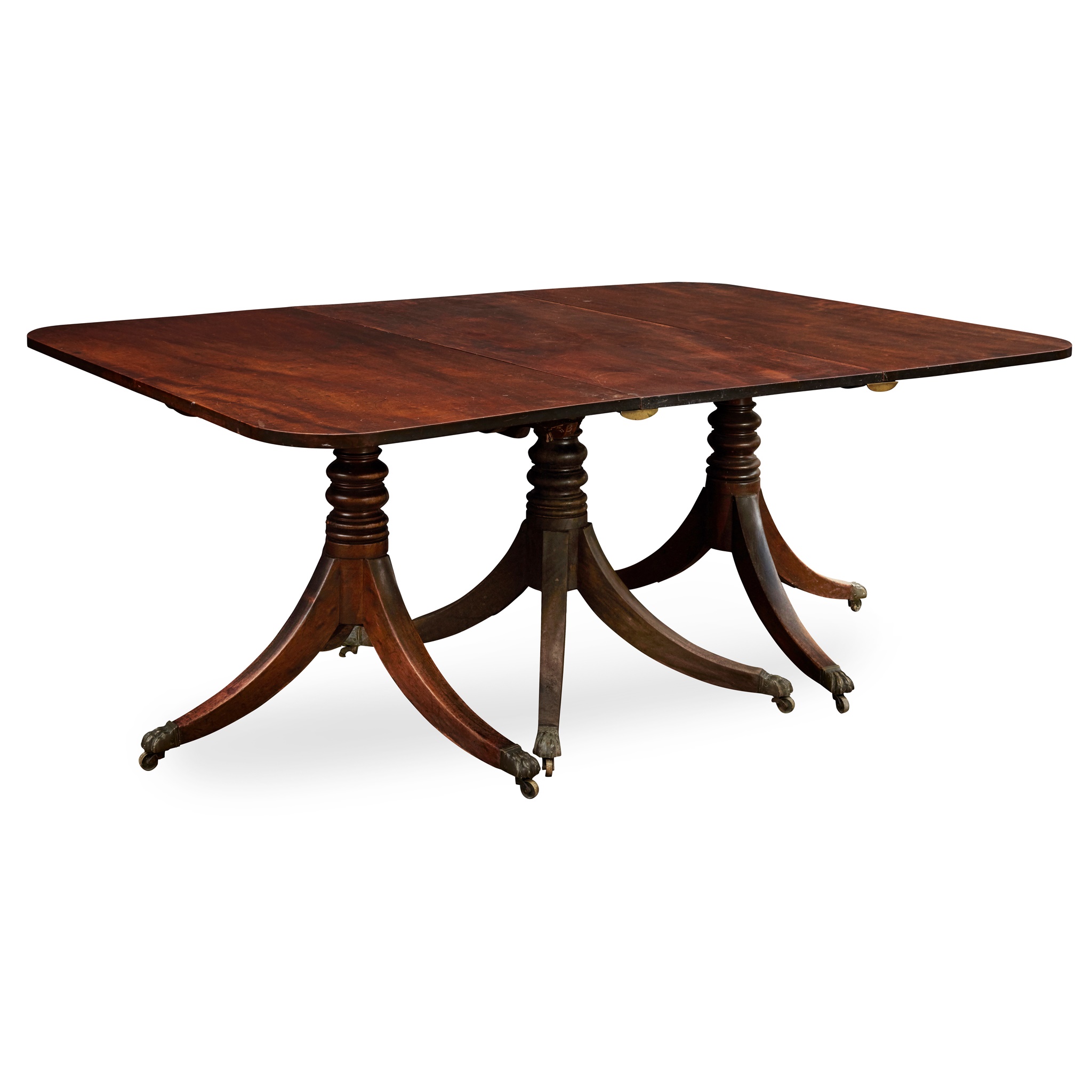 LATE GEORGIAN TRIPLE PEDESTAL MAHOGANY DINING TABLE