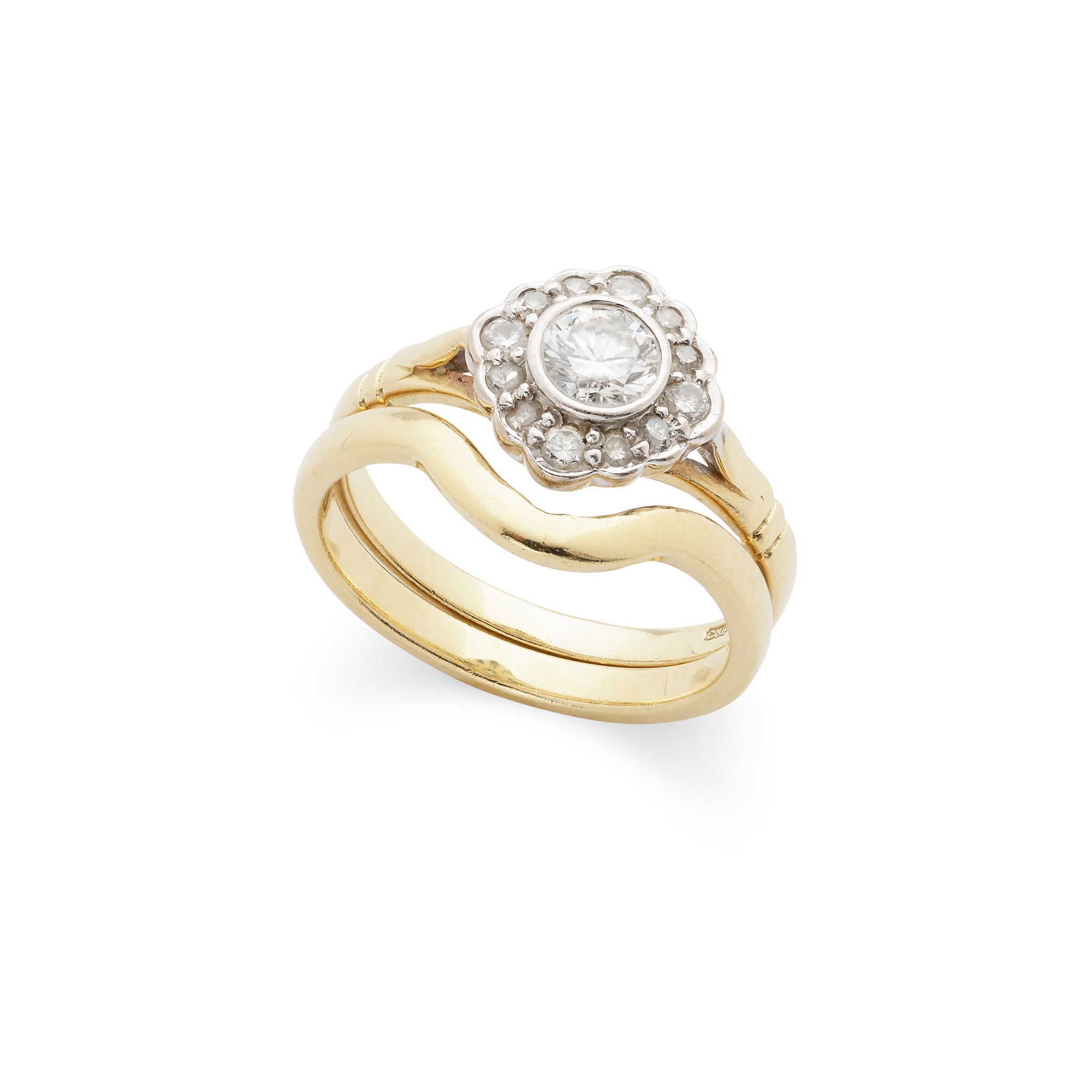 A diamond cluster ring