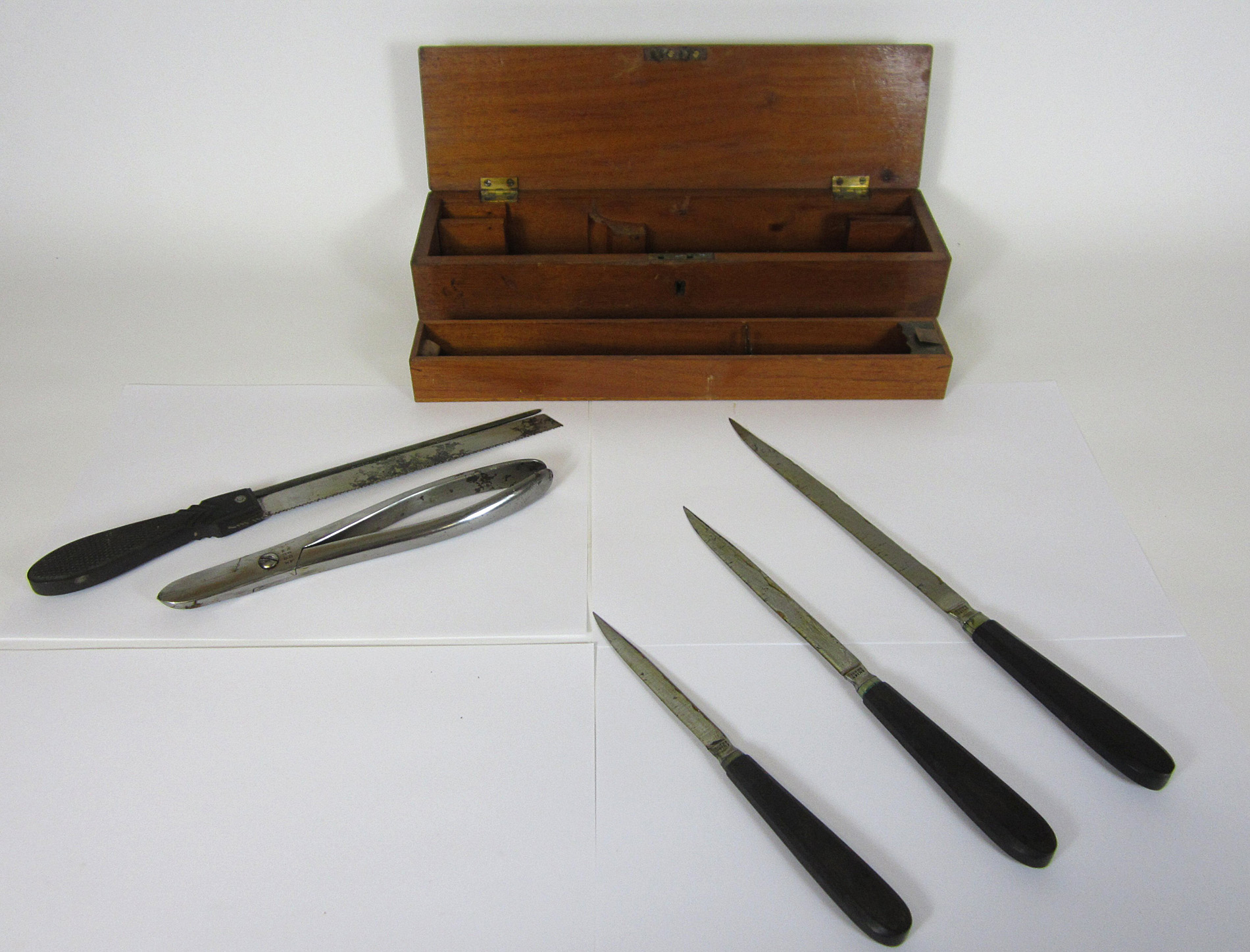 VICTORIAN BOXED SURGEONS KIT