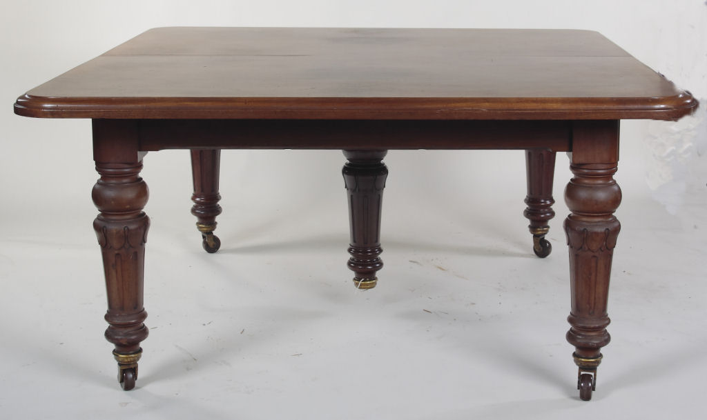 A Victorian mahogany extending dining table and leaf holder