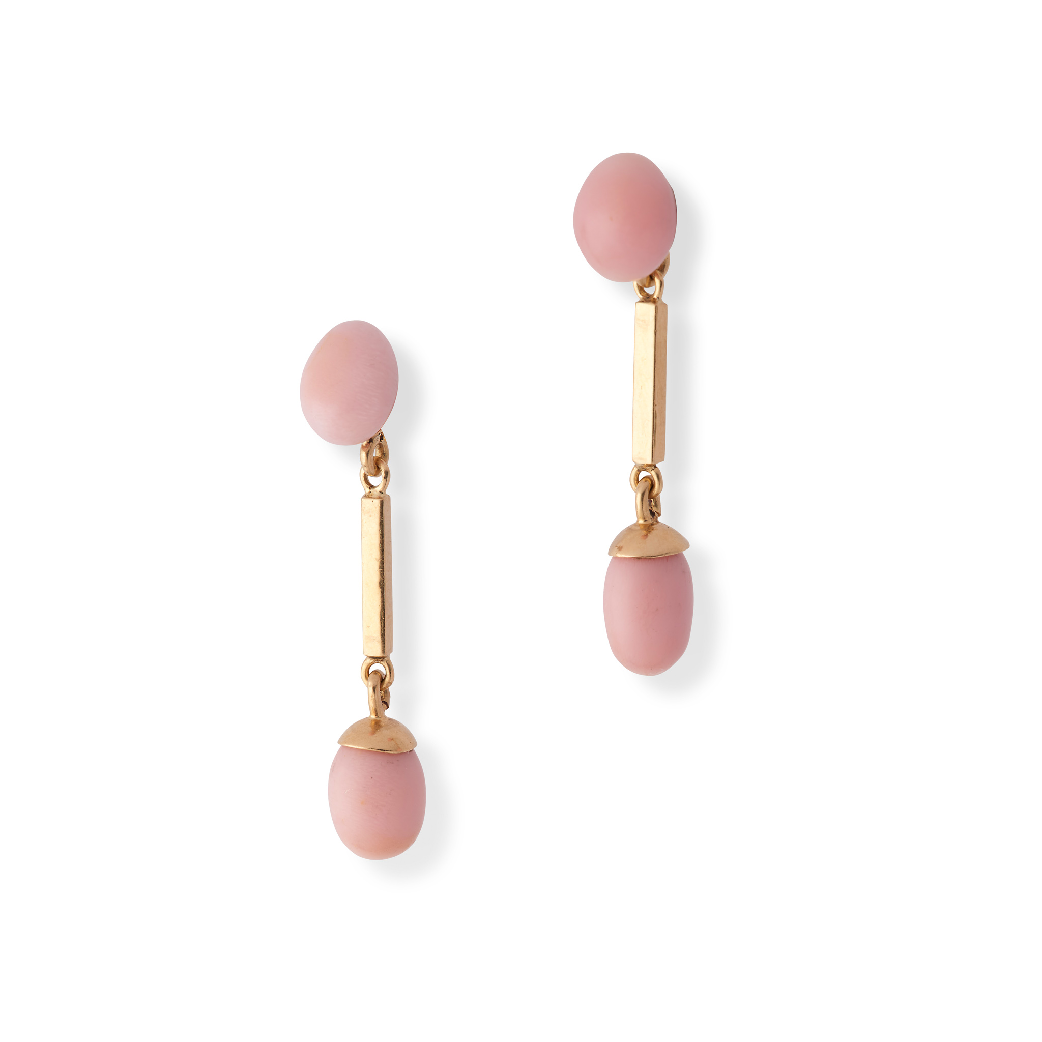 A pair of conch pearl pendent earrings