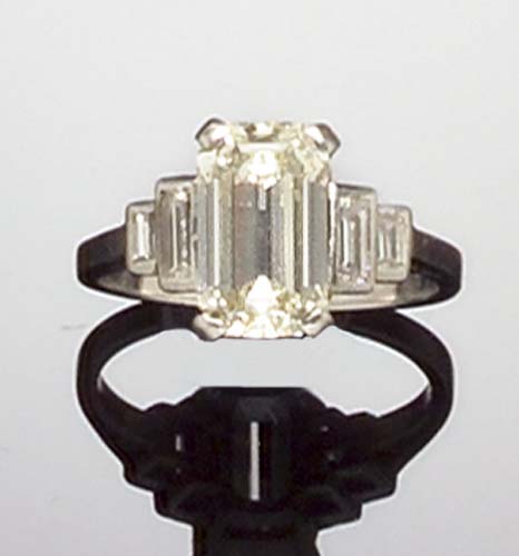 An Art Deco platinum mounted diamond ring,