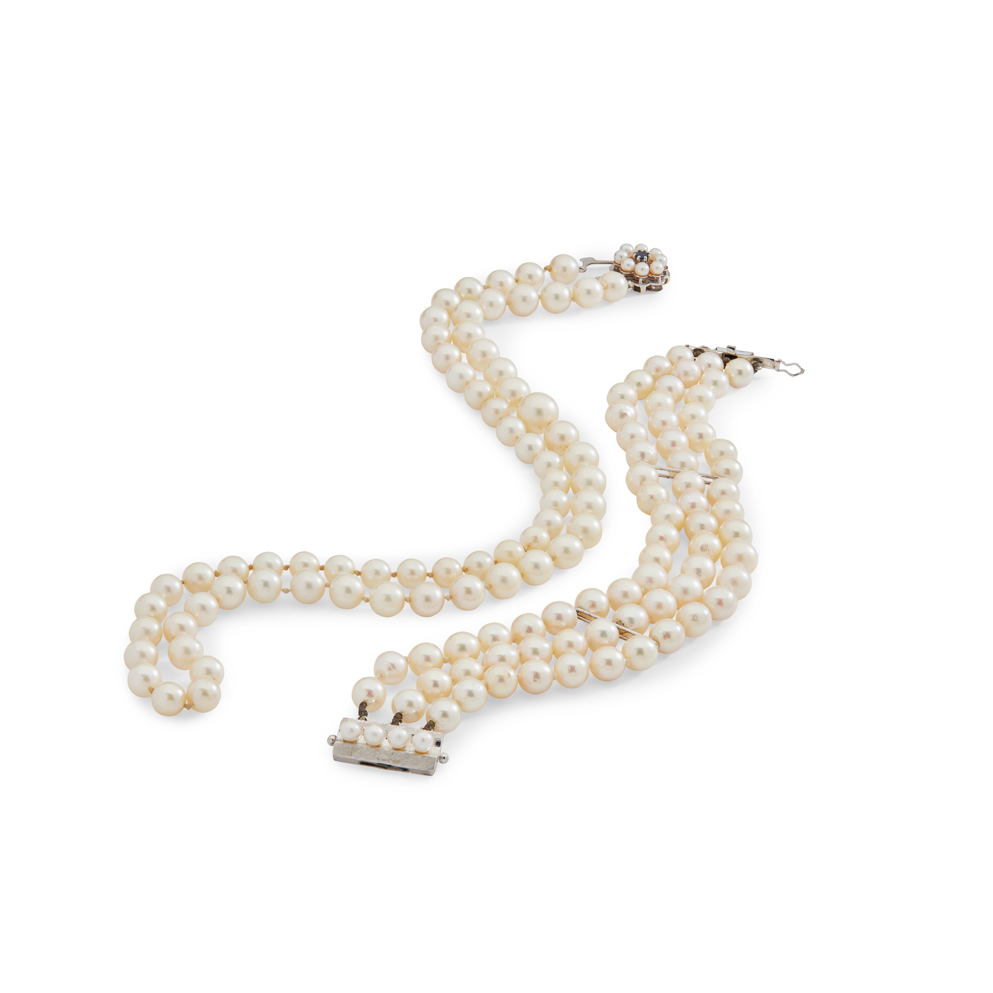 A cultured pearl necklace