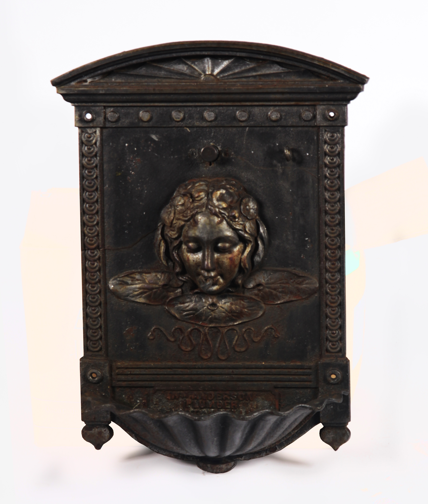 WALL MOUNTED CAST METAL WELLHEAD & CUP