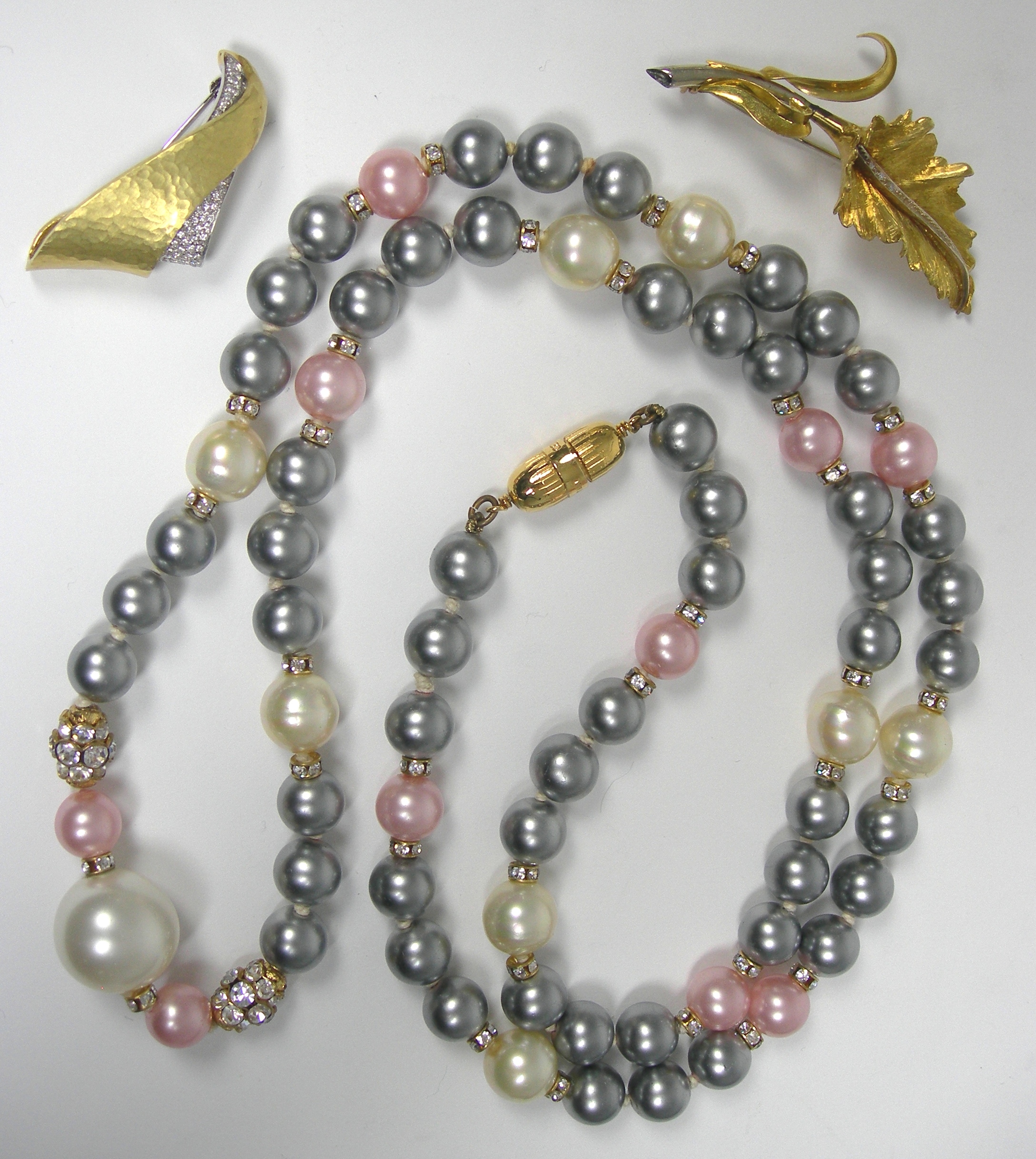 An 18ct gold foliate spray brooch,