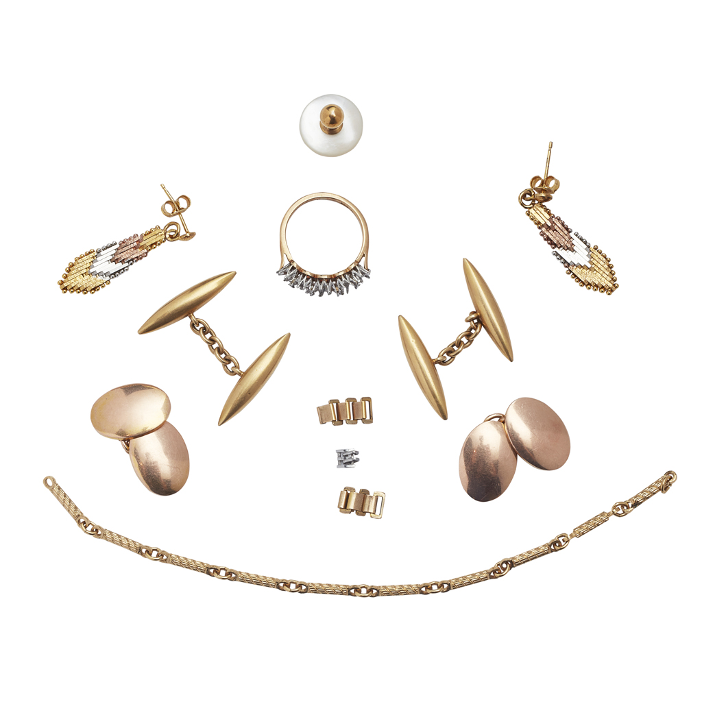 A collection of jewellery