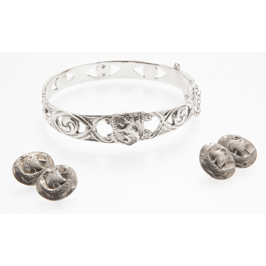 IONA - A pair of cufflinks Alexander Ritchie