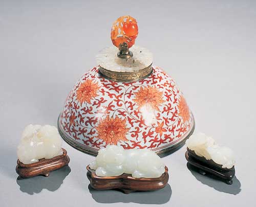 A Chinese inkwell of domed form