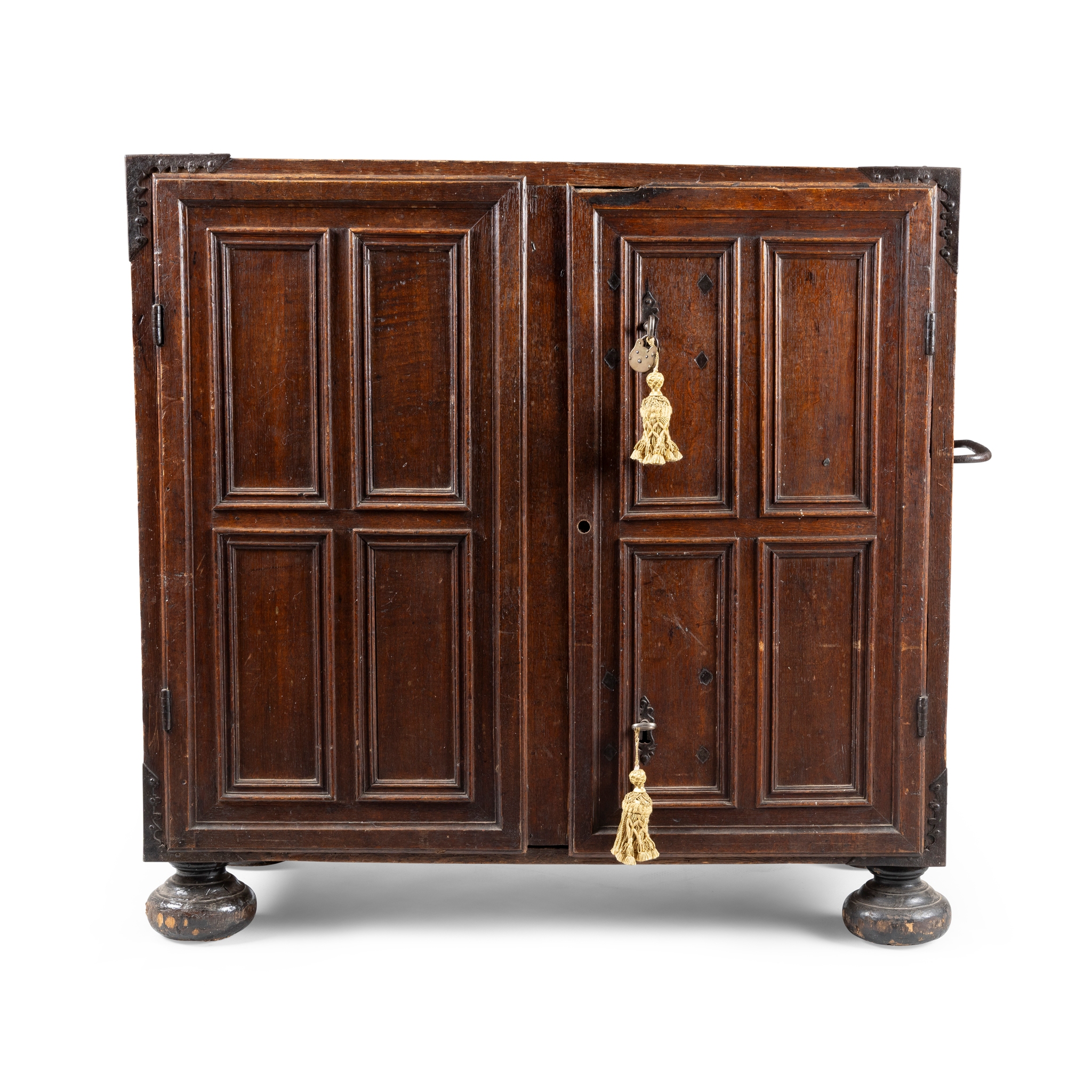 AN OAK PANELLED SIDE CABINET