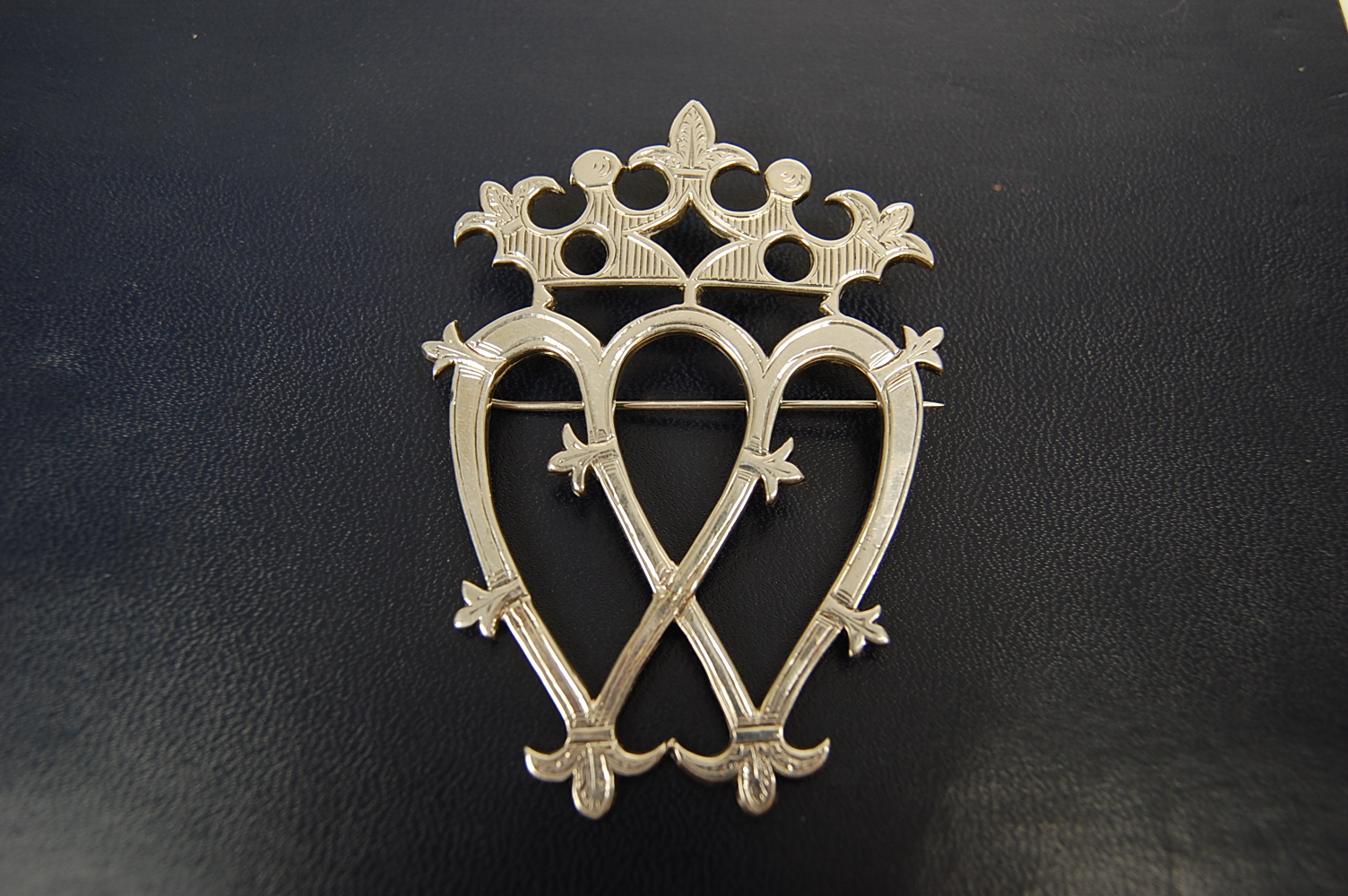 Inverness - a large Scottish provincial Luckenbooth brooch