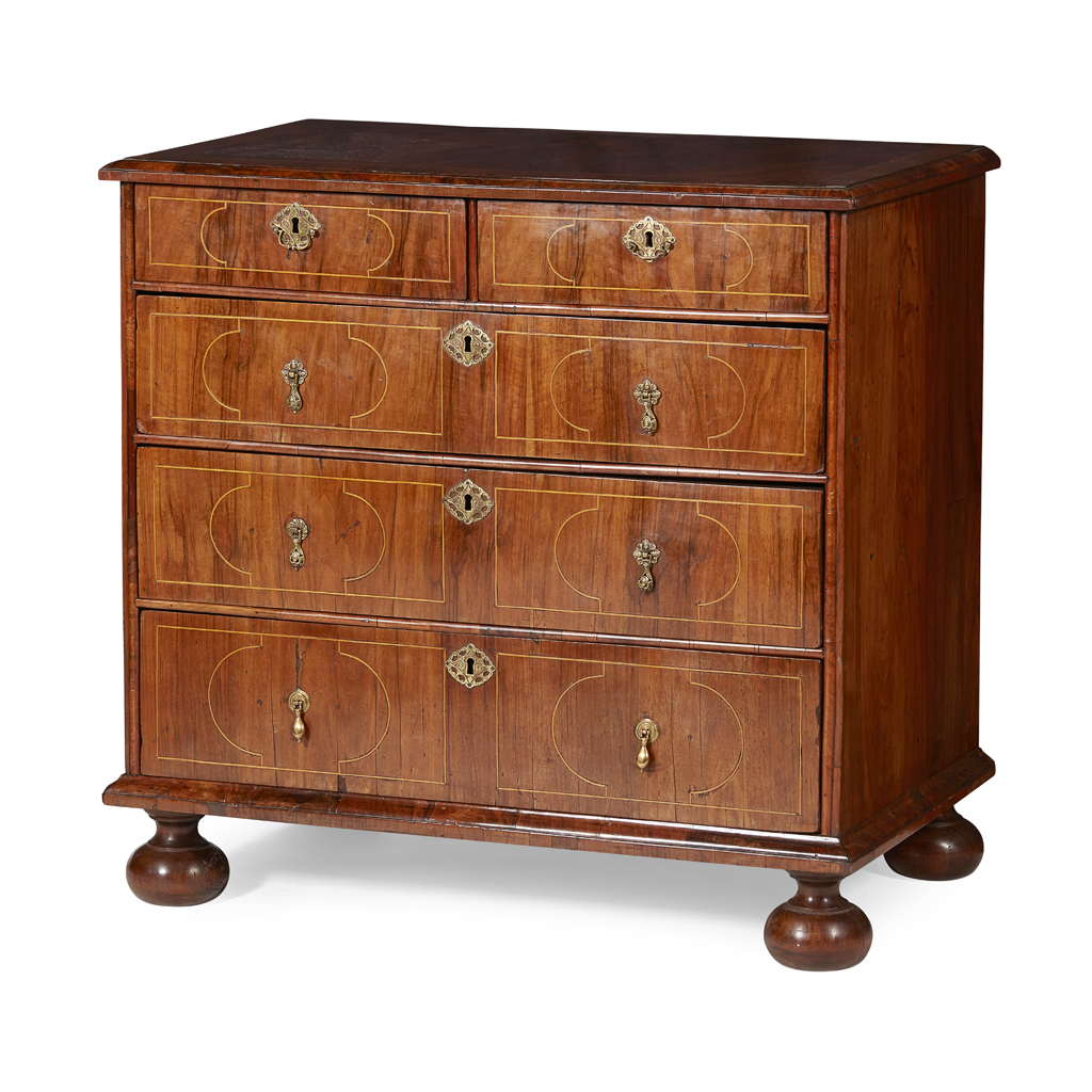 QUEEN ANNE WALNUT CHEST OF DRAWERS