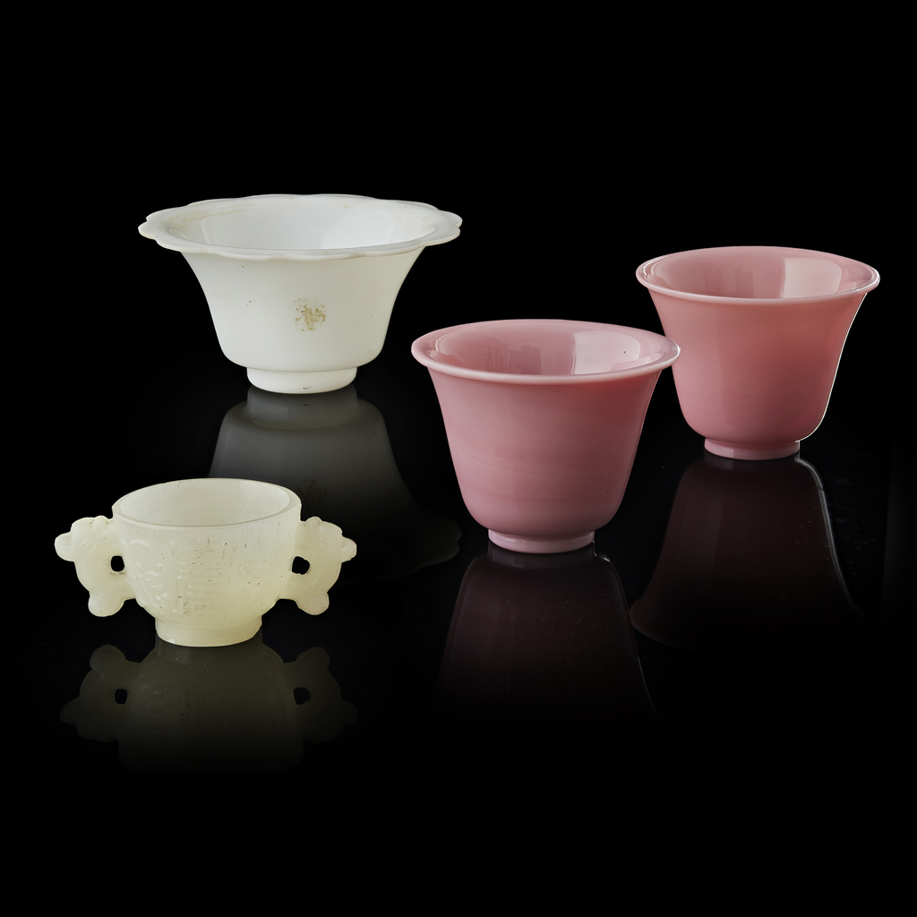 WHITE PEKING GLASS LOBED-RIM CUP