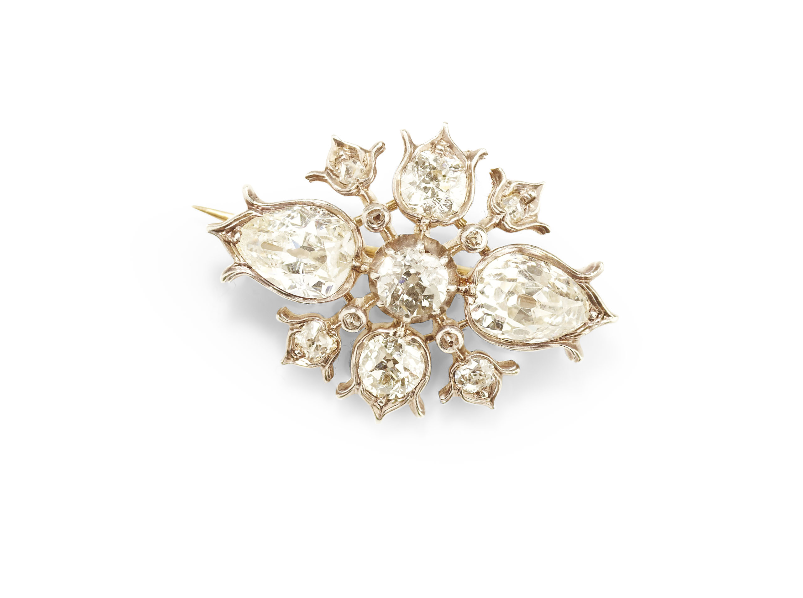 An Edwardian diamond set brooch