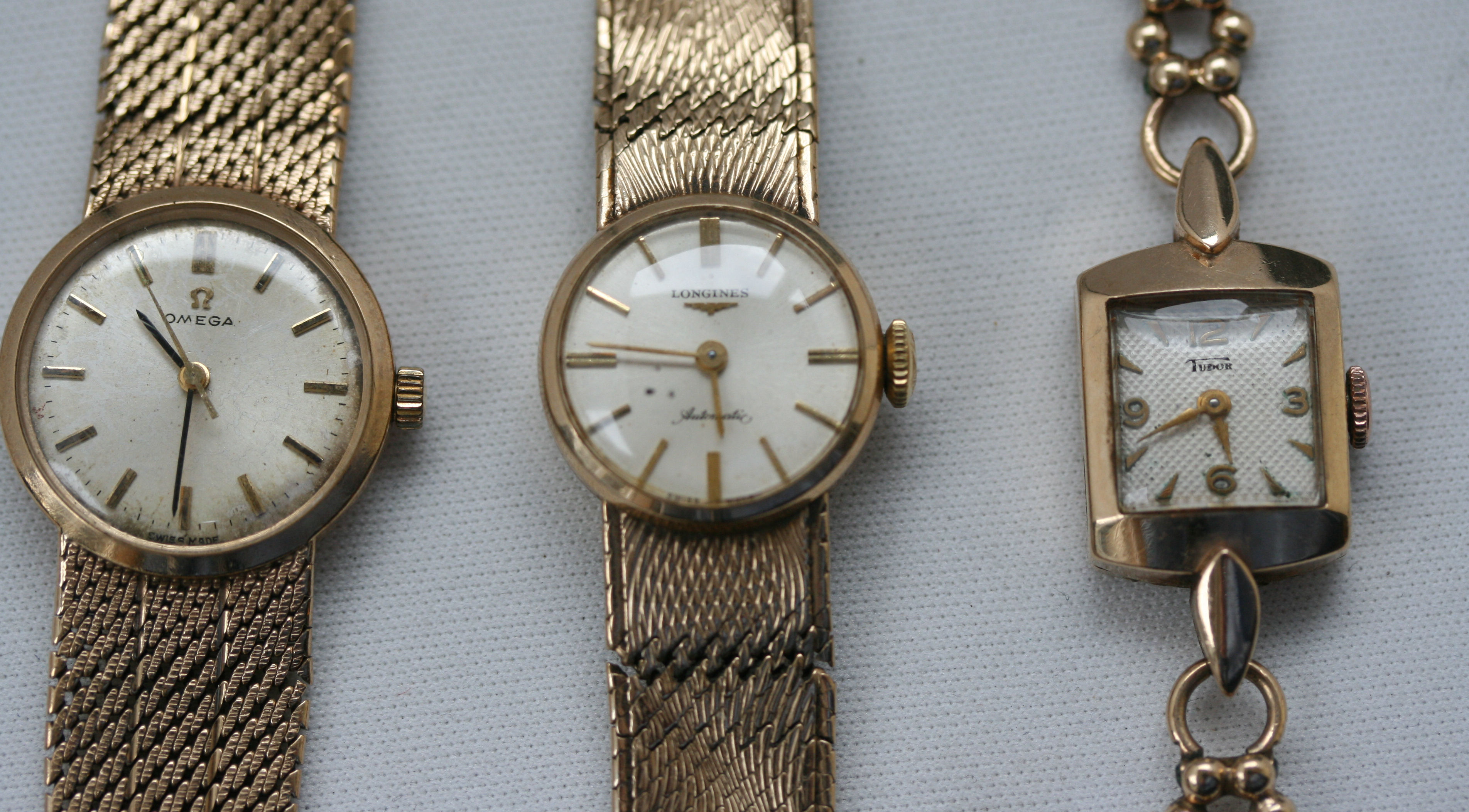 OMEGA - a lady's 9ct gold wristwatch