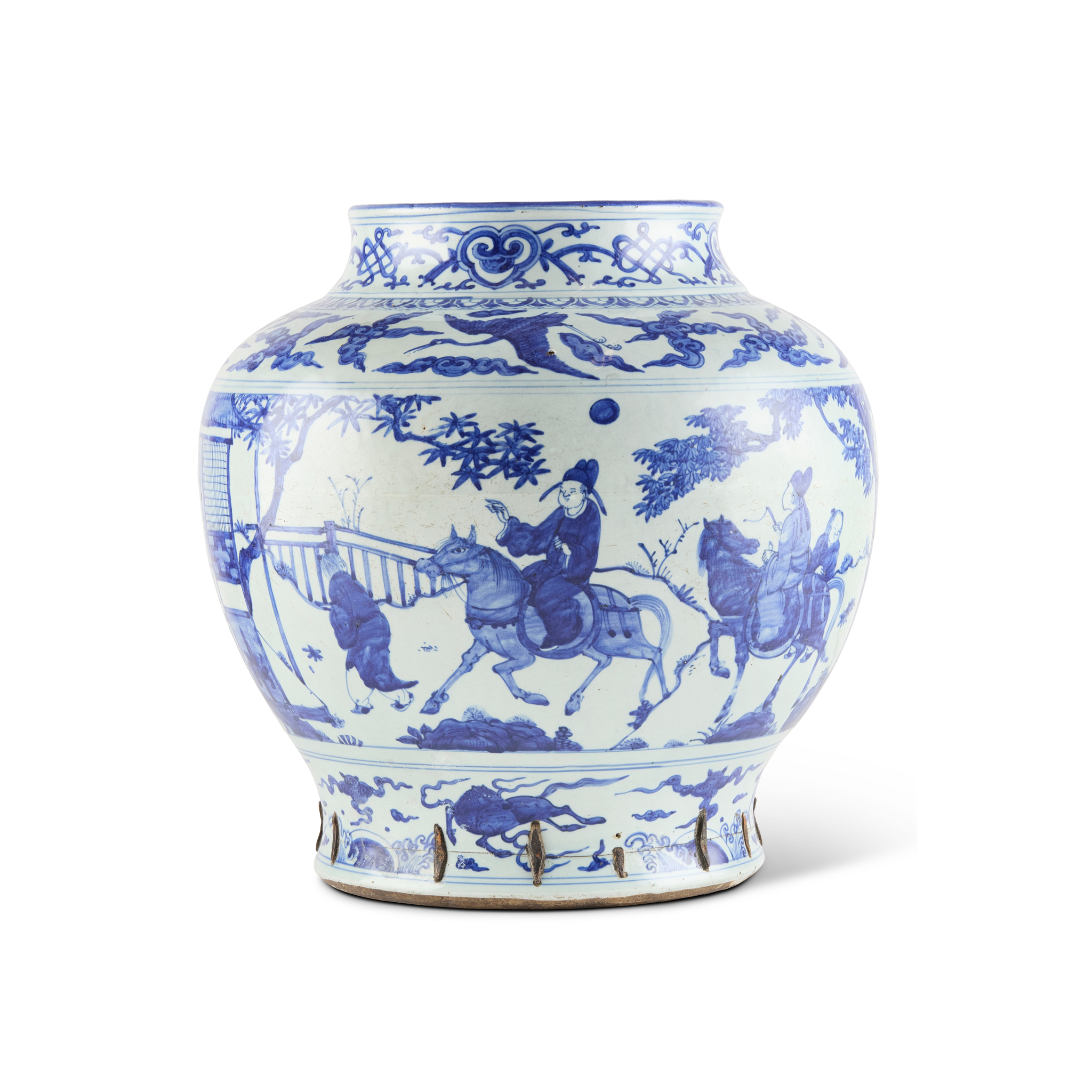 LARGE CHINESE BLUE AND WHITE JAR
