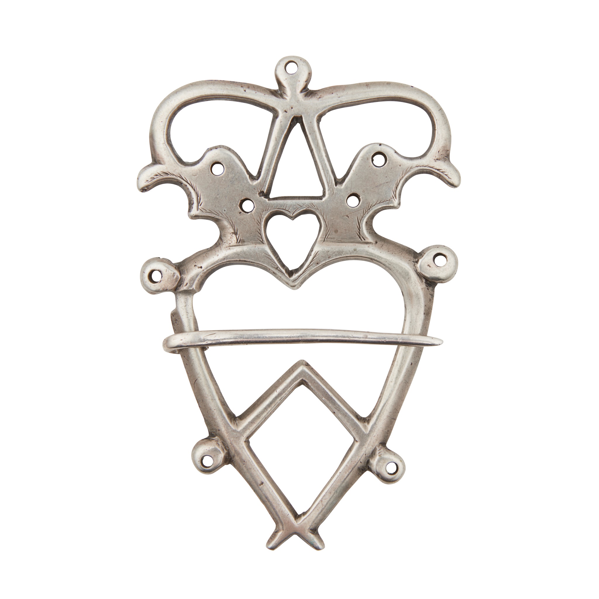 AN 18TH CENTURY LUCKENBOOTH BROOCH