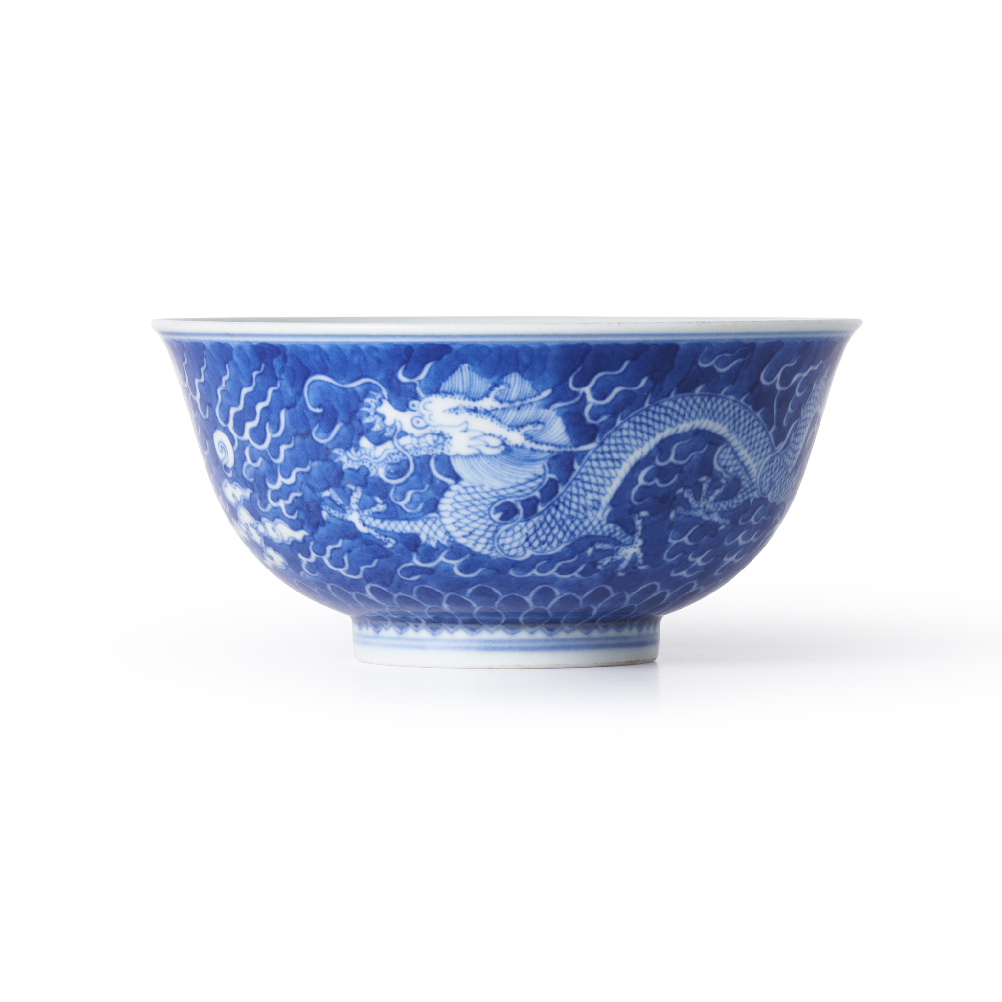 BLUE AND WHITE RESERVE-DECORATED 'DRAGON' BOWL