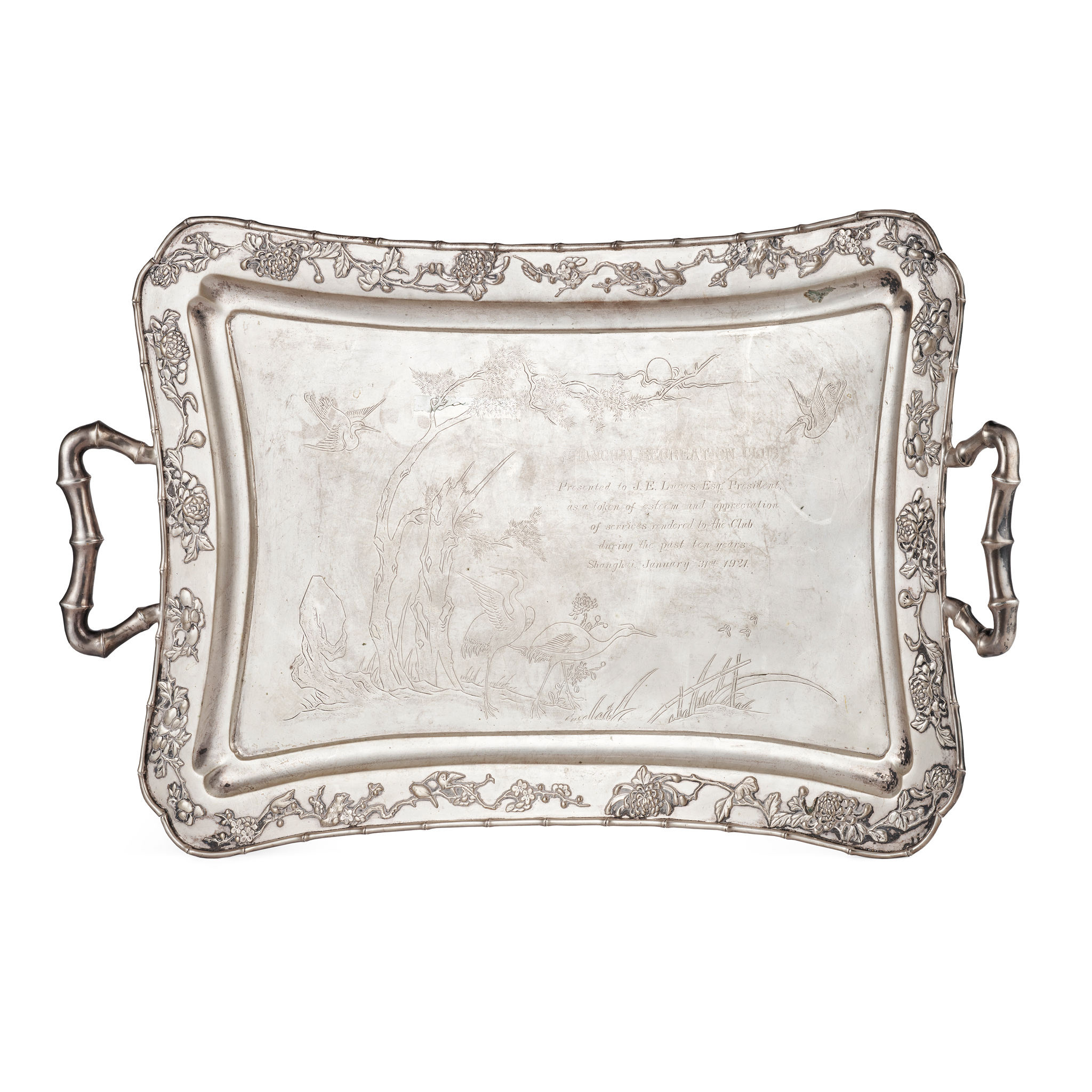 AN EARLY 20TH CENTURY CHINESE EXPORT TWIN-HANDLED TRAY